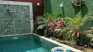 Kolam renang outdoor
