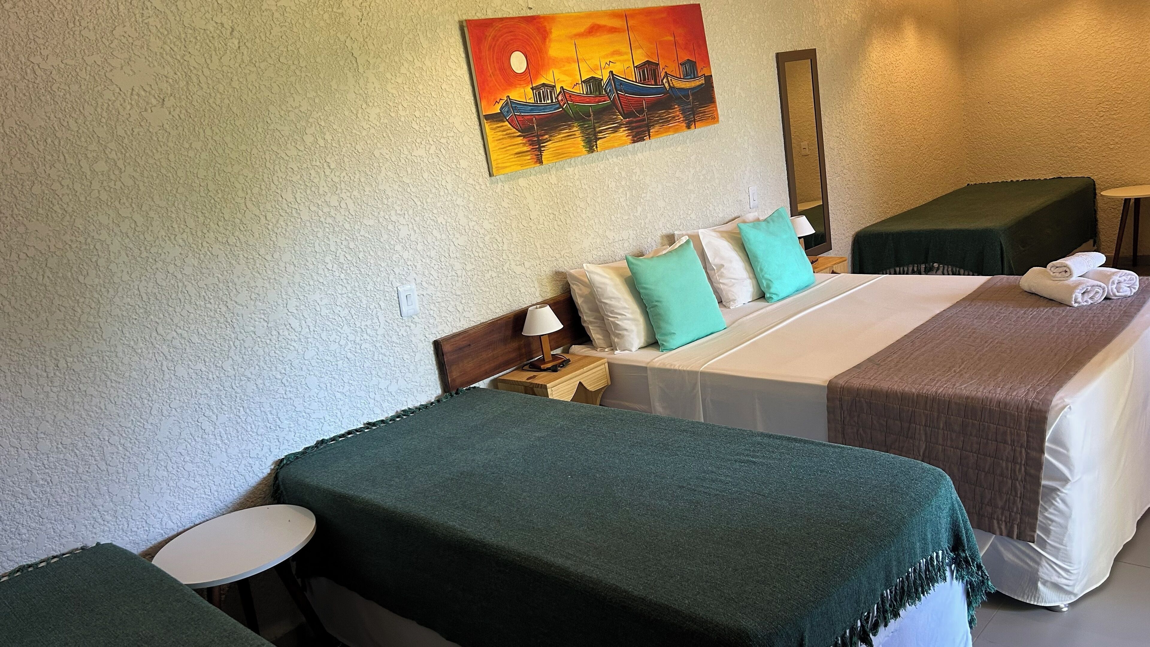 Deluxe Quadruple Room | Individuelt dekorert, blendingsgardiner og barnesenger (inkludert)