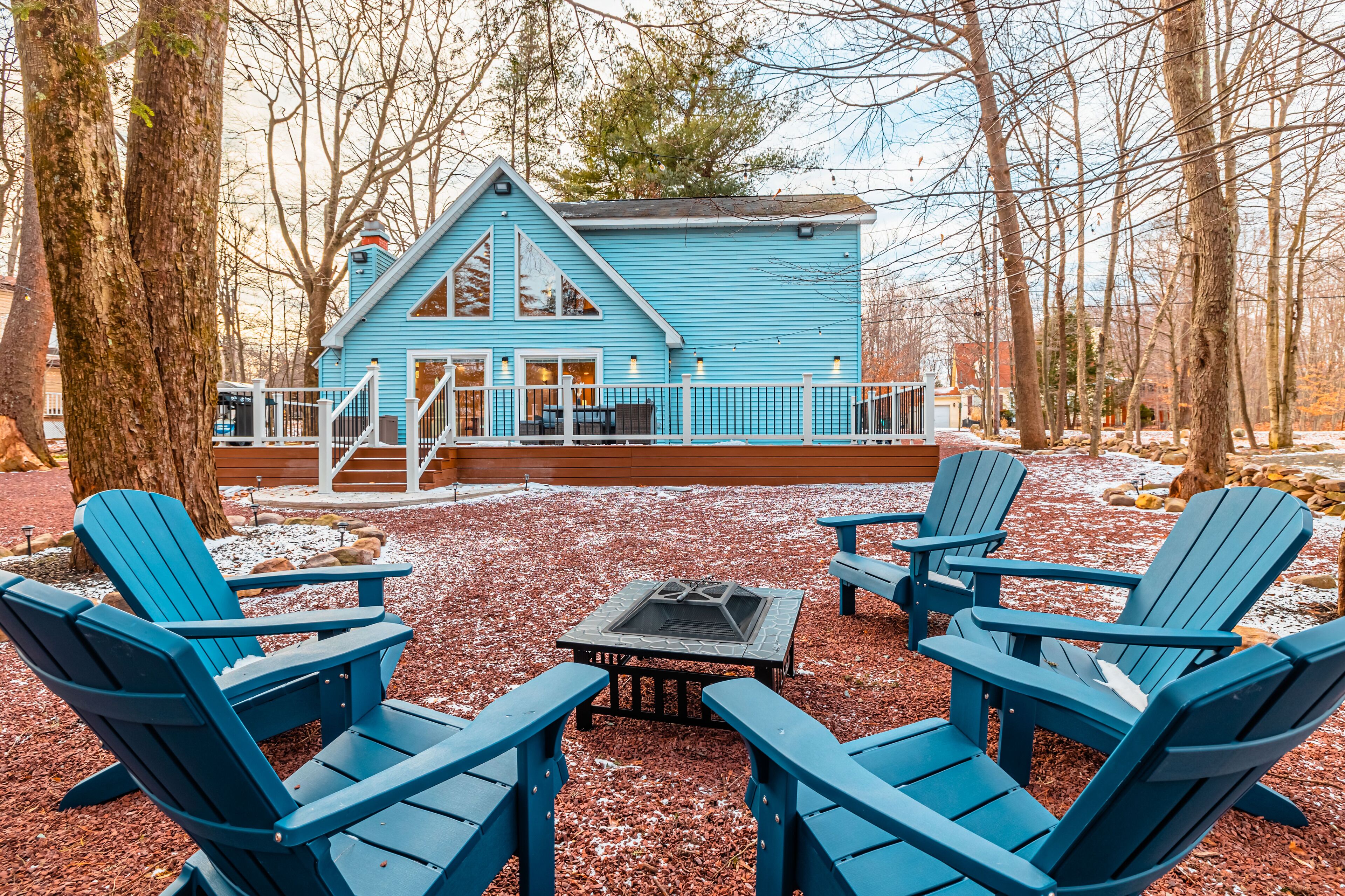 HOT TUB ~ Luxury Pocono Chalet ~ lake ~ Pool ~ firepit ~ GAME ROOM