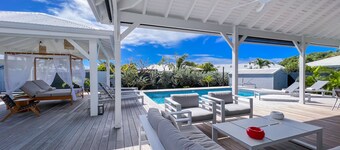 Exclusive Villa with Pool, Saint-François