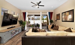 スマートテレビ、書庫、書斎 / ワークスペース、PC モニター