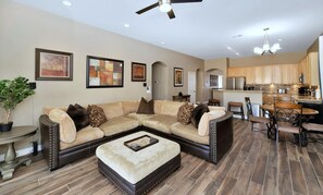 スマートテレビ、書庫、書斎 / ワークスペース、PC モニター