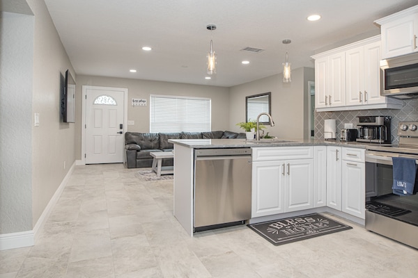 Frigorífic, microones, forn i placa de cuina