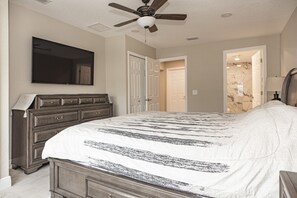 3 bedrooms, in-room safe, desk, iron/ironing board