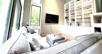 Modern Spacious Retreat right next to Purdue & Nature, full size 14-game Arcade!