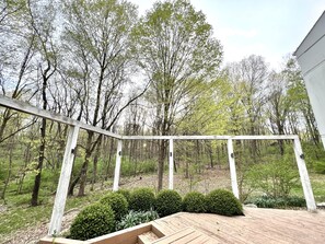 Property grounds - Modern Spacious Retreat right next to Purdue & Nature, full size 14-game Arcade! (West Lafayette)