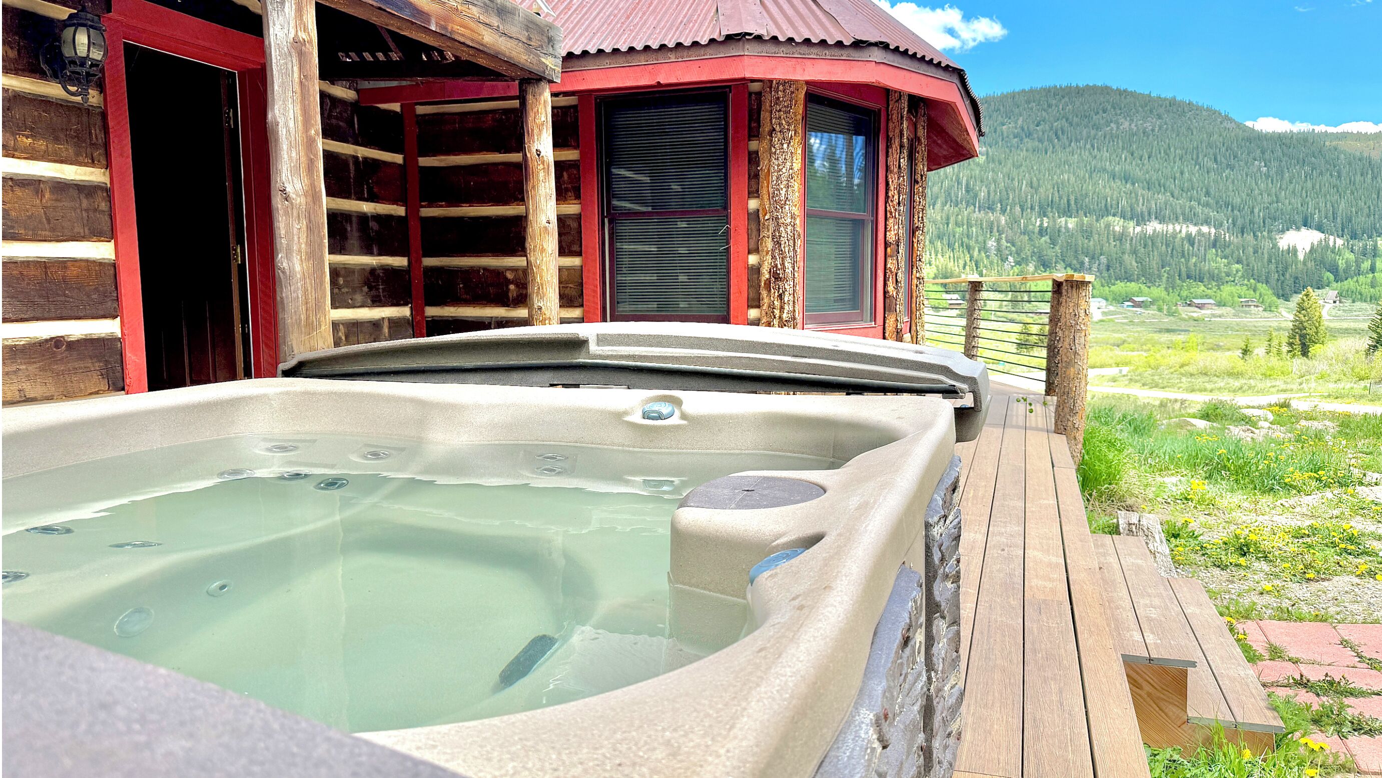 Outdoor spa tub