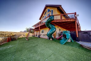 Children's area - Dinosaur Point Lodge (Garden City)