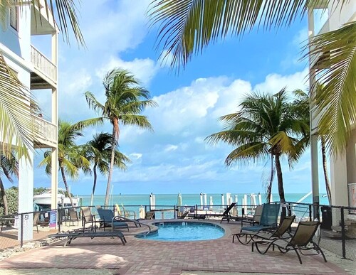 Florida Keys, private wellness enjoyment with two private hot tubs