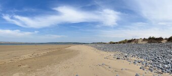 Coastal cottage, stunning panoramic estuary views in Old Devon fishing village