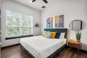 3 slaapkamers, een strijkplank/strijkijzer, gratis wifi, beddengoed