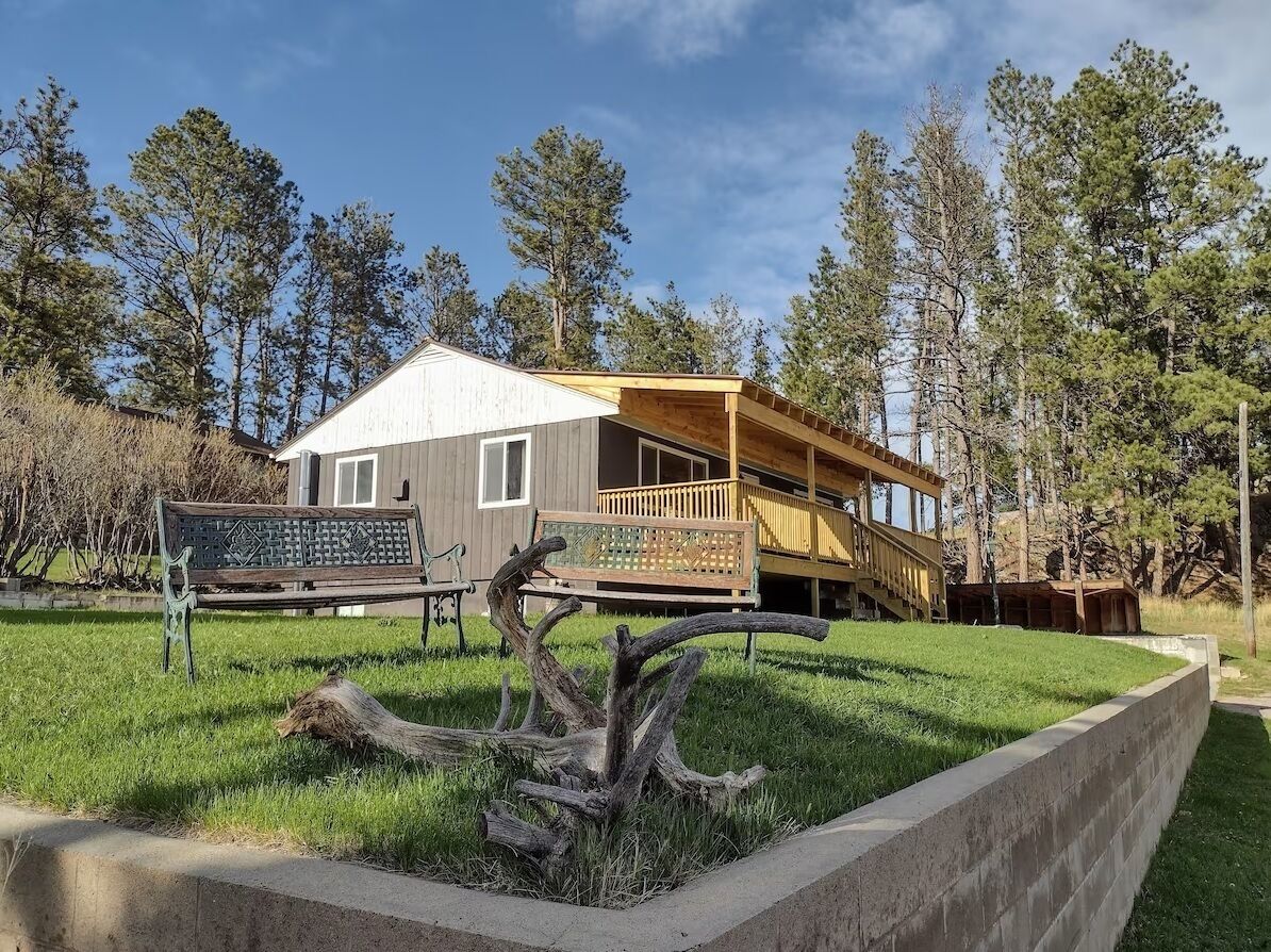 2 Benches Cottage in Custer by Mount Rushmore, Custer, SD Vacation