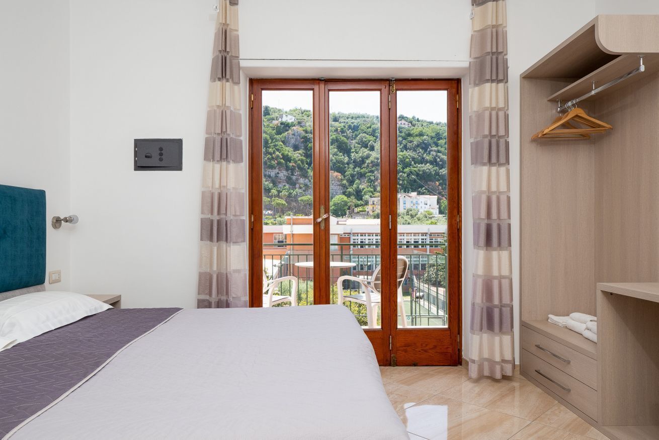 2 bedrooms, desk, iron/ironing board, travel crib