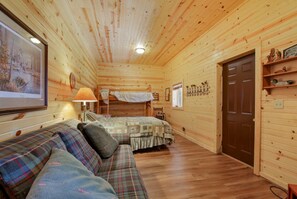 4 bedrooms, WiFi, bed sheets - Cozy Family Cabin with beautiful lake view! (New Auburn)