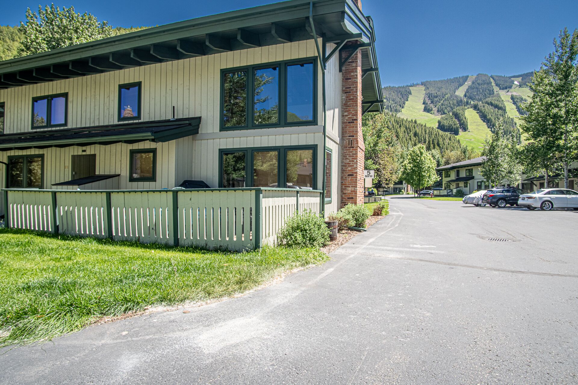 Warm Springs Condo - pool, hot tub, walk to ski lifts!