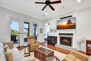 Télévision, cheminée