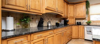 Executive Living 2min to Jordan Creek 6 bed/5 bath Near Jordan Creek Mall