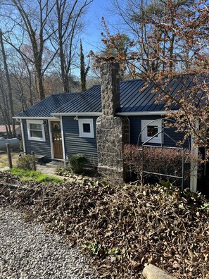 Exterior - 2 bedroom cozy cottage near Douglas Lake (Dandridge)
