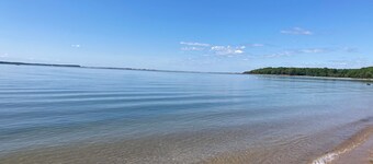 East Hampton/Springs Cottage- minutes walk to sea