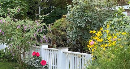 East Hampton/Springs Cottage- minutes walk to sea