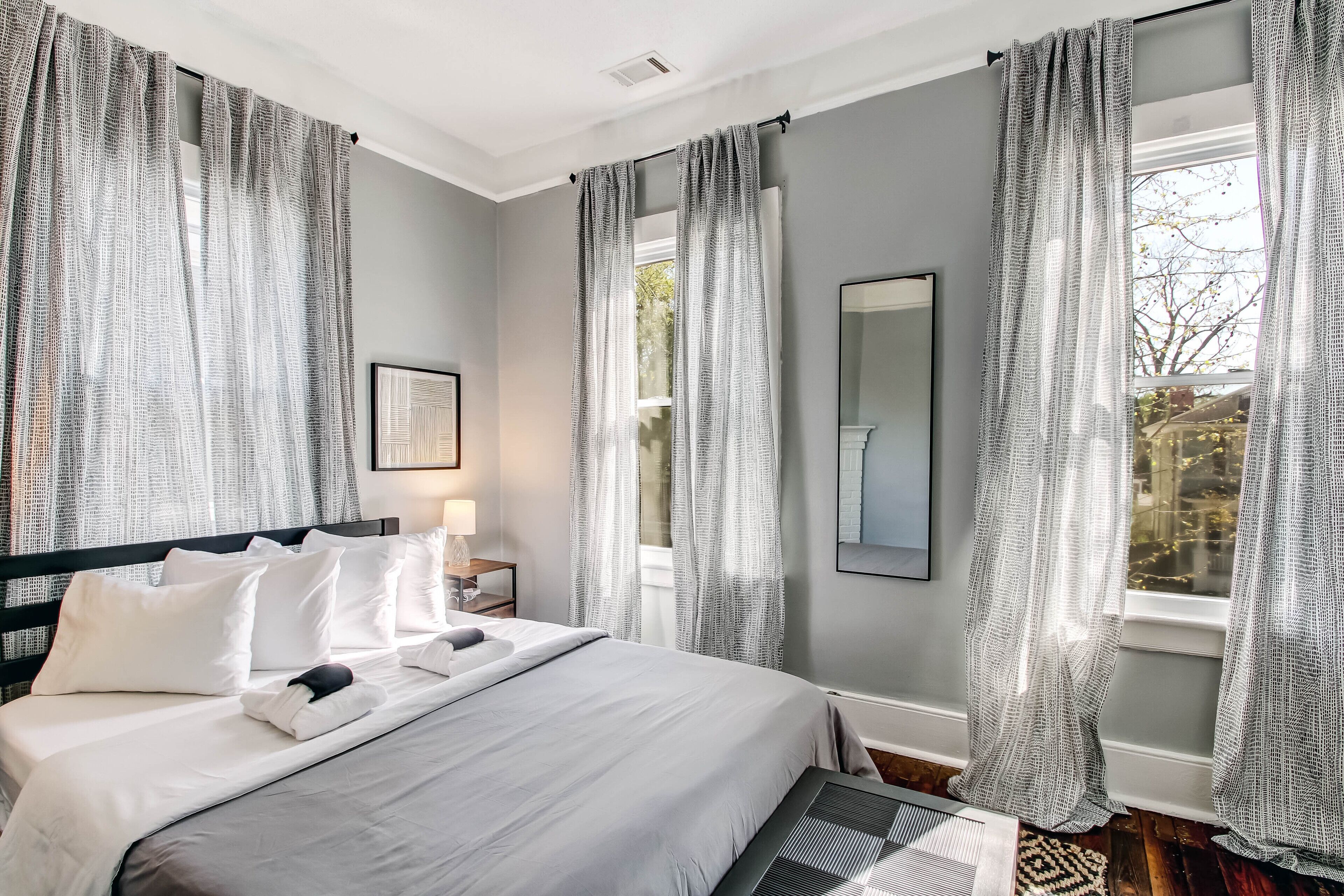 3 bedrooms, desk, iron/ironing board, free WiFi