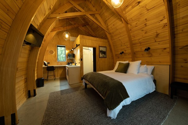 1 bedroom, desk, iron/ironing board, free WiFi