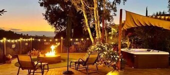 Charming 4-bedroom home w/ hot tub & canyon views