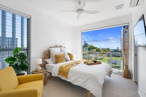 4 bedrooms, WiFi, bed sheets - Oceanviews on Pearl (Kingscliff)