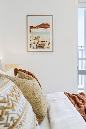 4 bedrooms, WiFi, bed sheets