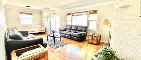 Smart TV, fireplace, table tennis