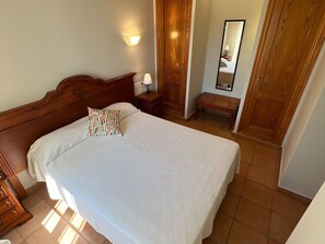 2 Schlafzimmer, Reisekinderbett, kostenloses WLAN