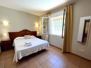 3 bedrooms, travel crib, free WiFi