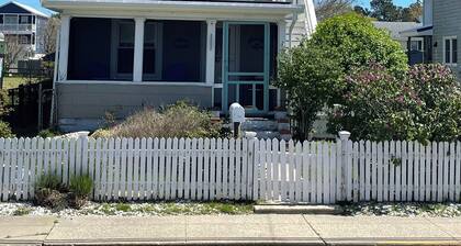 Oysterhaven Cottage with partial Water views! New balcony! Close to Fairgrounds!