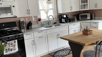 冰箱、微波炉、烤箱、炉灶