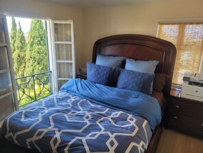 4 bedrooms, iron/ironing board, travel cot, free WiFi