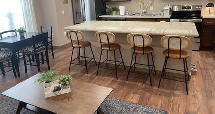 PERFECT 2 bedroom, 1 bath Condo