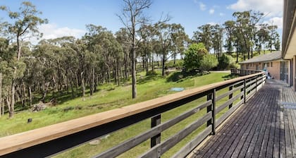 1 bedroom studio very quiet with farm view in Heathcote junction.