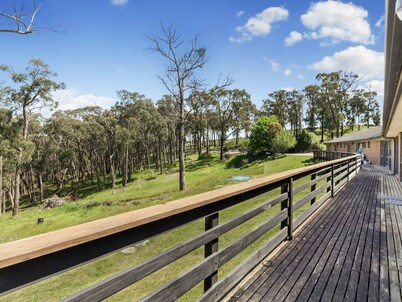 1 bedroom studio very quiet with farm view in Heathcote junction.