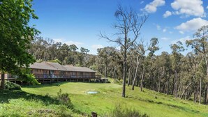 A house with a deck overlooking a grassy area and trees. - 1 bedroom studio very quiet with farm view in Heathcote junction. (Heathcote Junction)