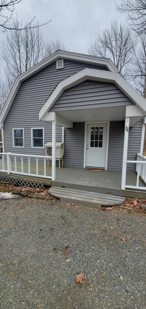 Exterior - Newly remodeled house in a quiet neighborhood setting (Hancock)