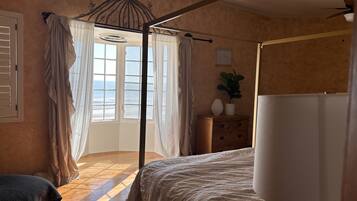 3 chambres, coffres-forts dans les chambres, bureau, Wi-Fi gratuit