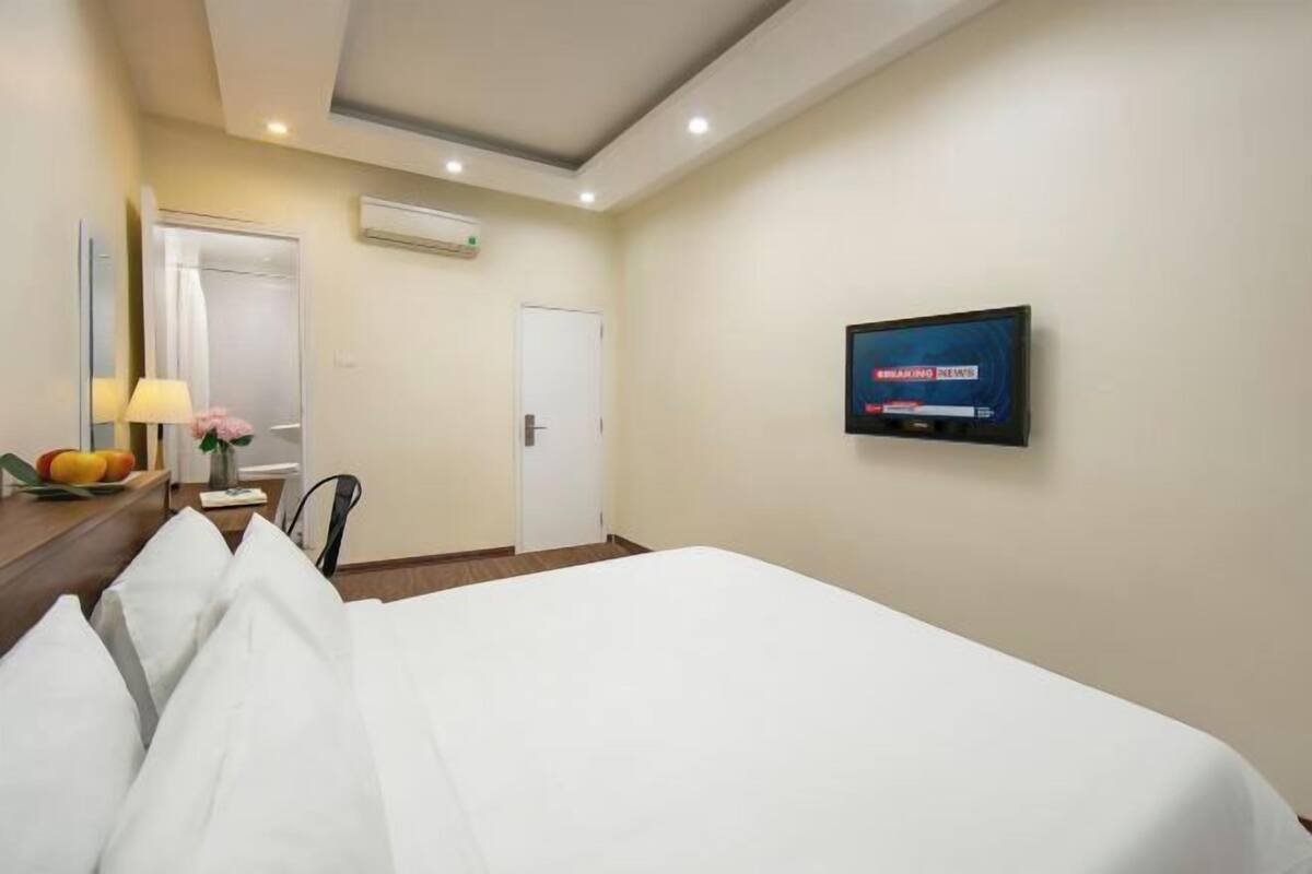 Desk, blackout drapes, iron/ironing board, free WiFi