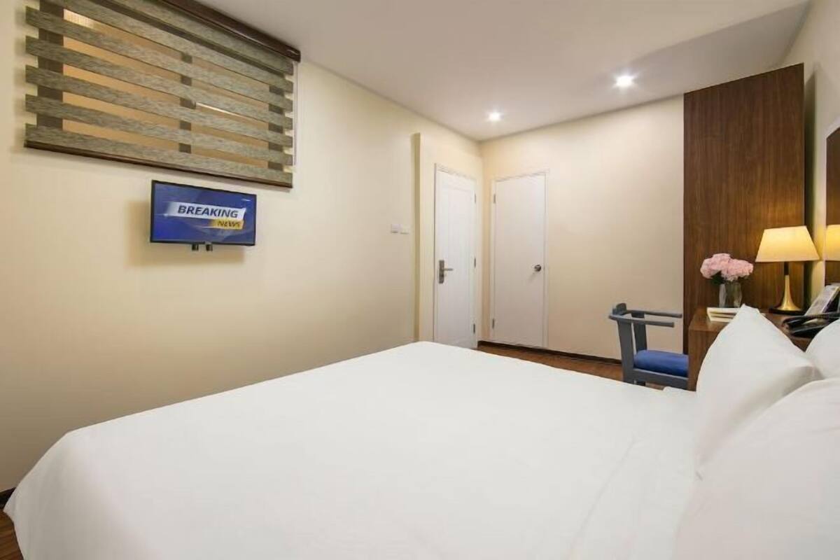 Desk, blackout drapes, iron/ironing board, free WiFi