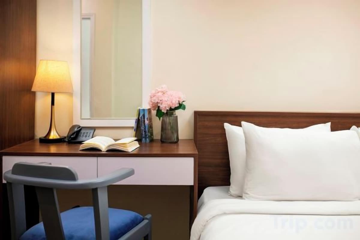 Premium bedding, pillowtop beds, desk, laptop workspace