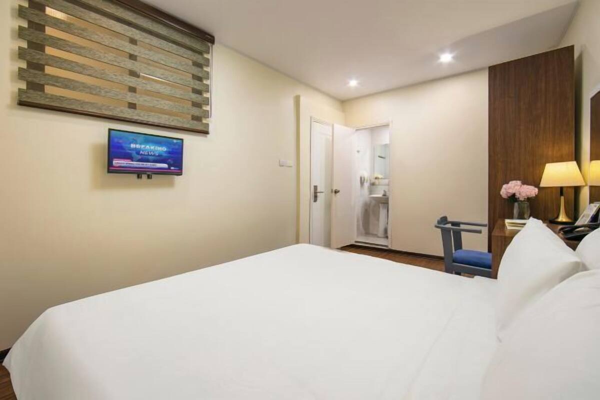 Desk, blackout drapes, iron/ironing board, free WiFi