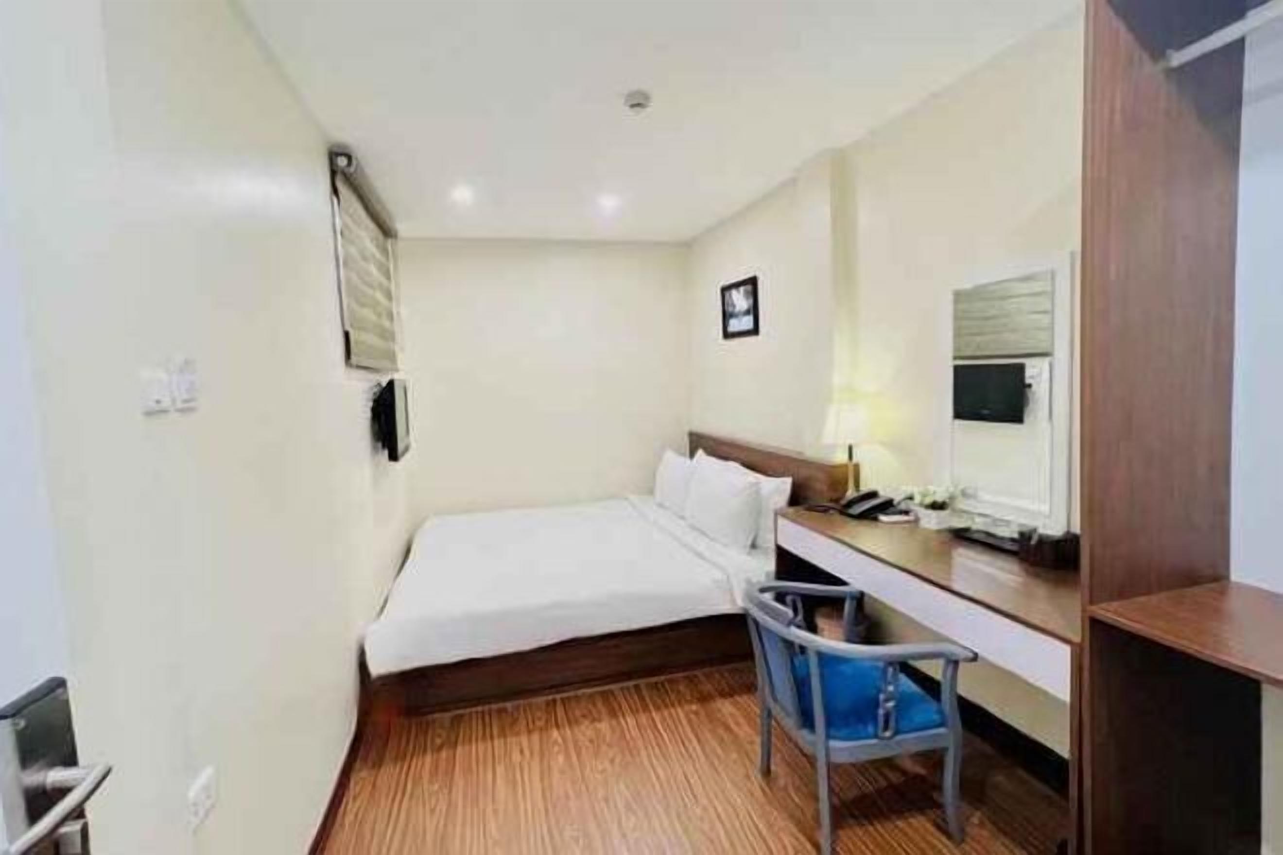 Desk, blackout drapes, iron/ironing board, free WiFi