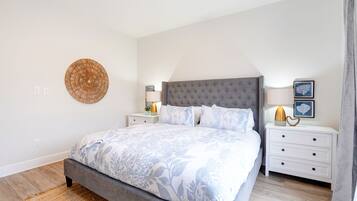3 bedrooms, desk, iron/ironing board, WiFi (free)