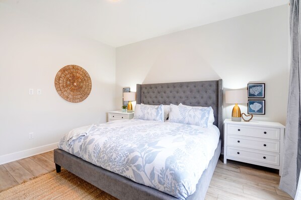 3 bedrooms, desk, iron/ironing board, free WiFi