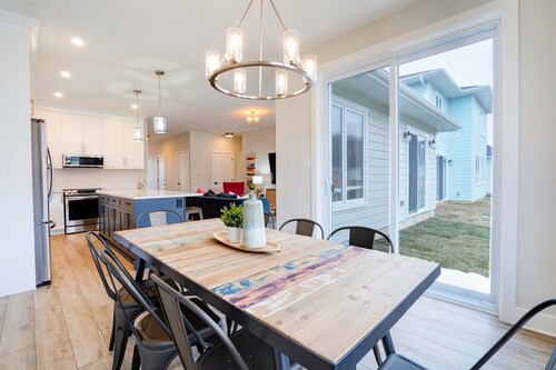 My Mom's Cottage - Enjoy Small Town Beach Living!