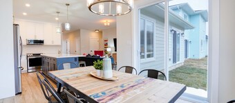 My Mom's Cottage - Enjoy Small Town Beach Living!